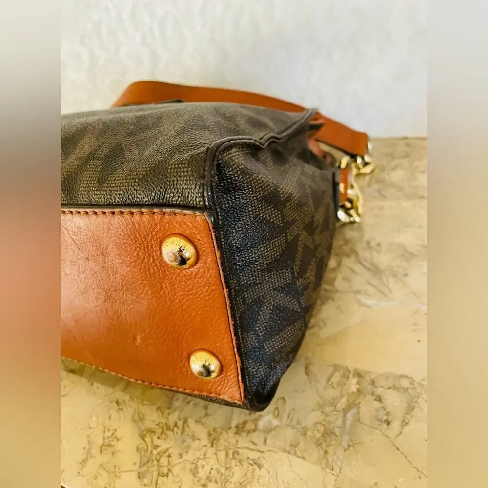 Michael Kors Hamilton saddle/brown/logo padlock leather chained shoulder…